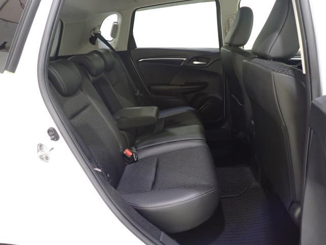 フィットハイブリッド Ｌパッケージ　１オーナ　禁煙　サイドエアバック　ＤＶＤ再生　ＬＥＤ　ＥＣＯＮ　バックカメラ　オートクルーズコントロール　ＥＴＣ　ＥＳＣ　ＡＵＴＯエアコン　ＡＢＳ　運転席助手席エアバッグ　キーフリー（10枚目）