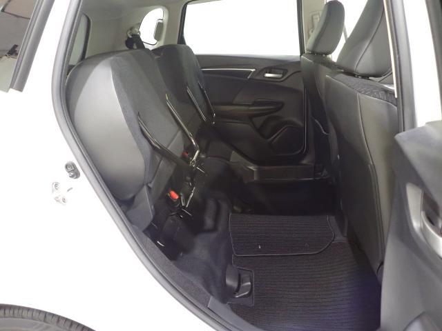 フィットハイブリッド Ｌパッケージ　１オーナ　禁煙　サイドエアバック　ＤＶＤ再生　ＬＥＤ　ＥＣＯＮ　バックカメラ　オートクルーズコントロール　ＥＴＣ　ＥＳＣ　ＡＵＴＯエアコン　ＡＢＳ　運転席助手席エアバッグ　キーフリー（11枚目）