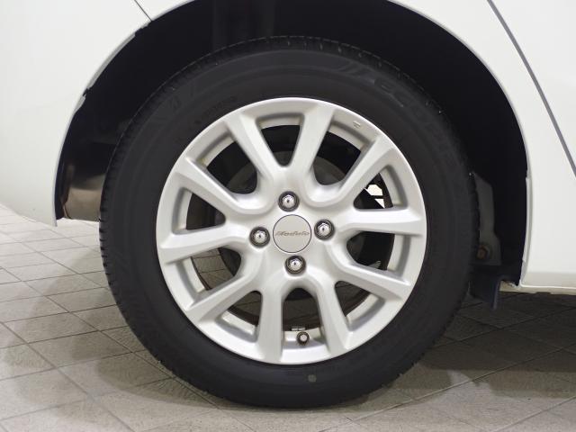 フィットハイブリッド Ｌパッケージ　１オーナ　禁煙　サイドエアバック　ＤＶＤ再生　ＬＥＤ　ＥＣＯＮ　バックカメラ　オートクルーズコントロール　ＥＴＣ　ＥＳＣ　ＡＵＴＯエアコン　ＡＢＳ　運転席助手席エアバッグ　キーフリー（17枚目）