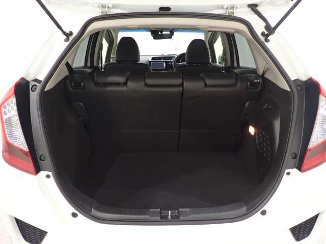 フィットハイブリッド Ｌパッケージ　１オーナ　禁煙　サイドエアバック　ＤＶＤ再生　ＬＥＤ　ＥＣＯＮ　バックカメラ　オートクルーズコントロール　ＥＴＣ　ＥＳＣ　ＡＵＴＯエアコン　ＡＢＳ　運転席助手席エアバッグ　キーフリー（20枚目）