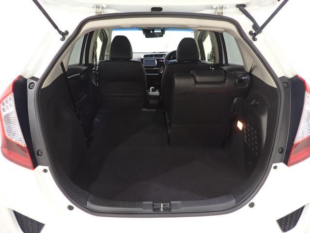 フィットハイブリッド Ｌパッケージ　１オーナ　禁煙　サイドエアバック　ＤＶＤ再生　ＬＥＤ　ＥＣＯＮ　バックカメラ　オートクルーズコントロール　ＥＴＣ　ＥＳＣ　ＡＵＴＯエアコン　ＡＢＳ　運転席助手席エアバッグ　キーフリー（21枚目）