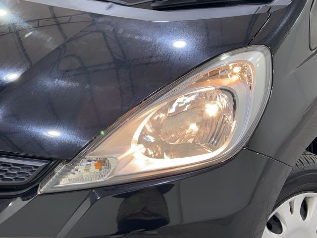 フィット １３Ｇ・スマートセレクション　記録簿付き　禁煙　ＵＳＢ入力　Ｗエアバッグ　セキュリティアラーム　ＥＴＣ付き　ＤＶＤ再生　キーフリー　ＰＳ　オートエアコン　ＰＷ　エアバック　ＡＢＳ　ワンセグ　ナビＴＶ　ワンオーナー　スマキ－（5枚目）