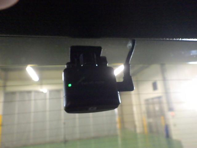 ヴェゼル ｅ：ＨＥＶＺ　禁煙車　タイヤ４本交換済み　Ｈｏｎｄａコネクテッドディスプレー　マルチビューカメラ　ナビ　社外前後ドラレコ　フルセグＴＶ　ＵＳＢ接続　Ｂｌｕｅｔｏｏｔｈ　ブラインドスポット　パワーテールゲート　１オナ（5枚目）