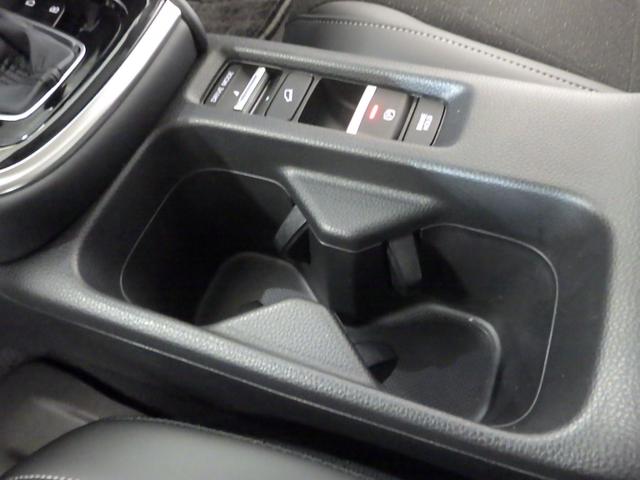 ヴェゼル ｅ：ＨＥＶＺ　禁煙車　タイヤ４本交換済み　Ｈｏｎｄａコネクテッドディスプレー　マルチビューカメラ　ナビ　社外前後ドラレコ　フルセグＴＶ　ＵＳＢ接続　Ｂｌｕｅｔｏｏｔｈ　ブラインドスポット　パワーテールゲート　１オナ（12枚目）