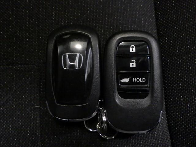 ヴェゼル ｅ：ＨＥＶＺ　禁煙車　タイヤ４本交換済み　Ｈｏｎｄａコネクテッドディスプレー　マルチビューカメラ　ナビ　社外前後ドラレコ　フルセグＴＶ　ＵＳＢ接続　Ｂｌｕｅｔｏｏｔｈ　ブラインドスポット　パワーテールゲート　１オナ（16枚目）