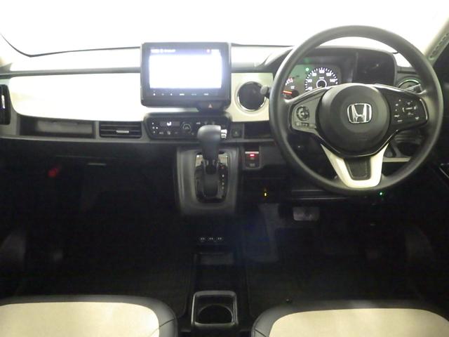 �h���C�o�[���ݍ��ނ悤�ɁA�f�B�X�v���[��X�C�b�`�A�R���\�[����z�u�B�������u�Ԃ���^�]�ւ̊��҂��I��Ԃ��̂��̂̐S�n�悳�ɂ�������Ă��܂��B