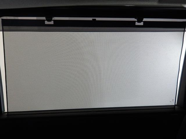 �X���C�h�h�A���ɂ̓��[���T���V�F�[�h����������Ă���܂��B��������a�炰�邾���łȂ��v���C�o�V�[�ی�ɂ��𗧂��܂��B