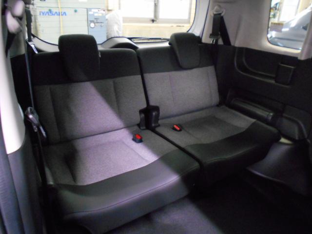 フリード ｅ：ＨＥＶエアーＥＸ　いまコレ＋　８インチナビ　通報システム　フルセグＴＶ　ＵＳＢ接続　Ｂｌｕｅｔｏｏｔｈ接続　ＥＳＣ　サイドエアバッグ　フルオートエアコン　前後誤発進抑制　両側ＰＳＤ　クルーズコントロール　シートヒーター（19枚目）