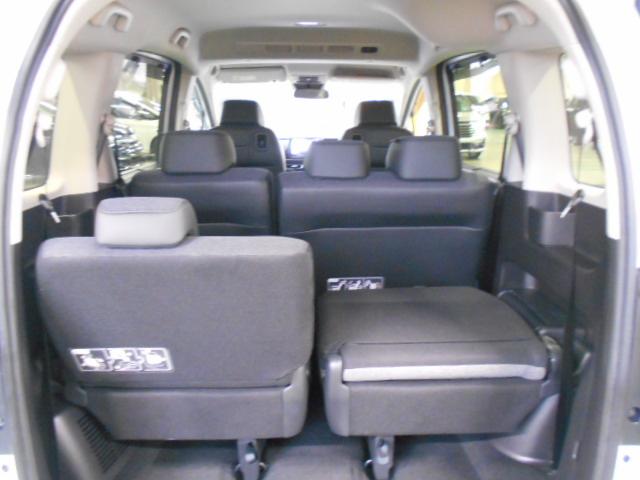 フリード ｅ：ＨＥＶエアーＥＸ　いまコレ＋　８インチナビ　通報システム　フルセグＴＶ　ＵＳＢ接続　Ｂｌｕｅｔｏｏｔｈ接続　ＥＳＣ　サイドエアバッグ　フルオートエアコン　前後誤発進抑制　両側ＰＳＤ　クルーズコントロール　シートヒーター（21枚目）