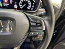 【HondaSENSING】ステアリング部でクルーズコントロールの設定や車間距離設定、レーンキープなどステアリング部で操作が出来ます。