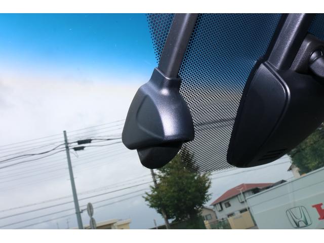 ステップワゴンスパーダ スパーダ・クールスピリットホンダセンシング　レーンキープＡ　ドライブレコーダ　リヤカメラ　スマートキ－　ＵＳＢ　横滑り防止機能　ターボ車　アクティブクルーズ　カーテンエアバック　三列シート　シートＨ　ＬＫＡ　サイドエアバック　地ＴＶ　ナビ＆ＴＶ（16枚目）