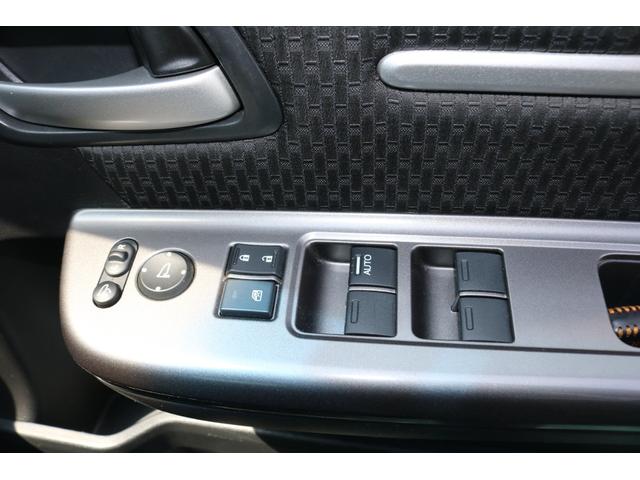 ステップワゴンスパーダ スパーダ・クールスピリットホンダセンシング　両側オートスライドドア　レーンキープＡ　サイドカーテンエアバック　地デジチューナー　ＥＴＣ装備　三列シート　リヤカメラ　ドライブレコーダ　スマキー　ＡＢＳ（17枚目）