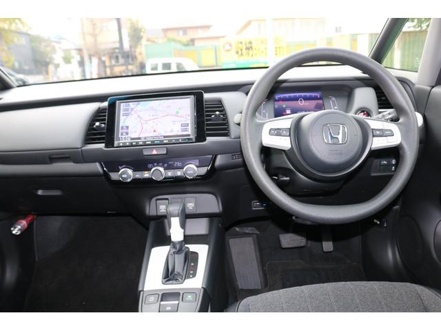 フィット ホーム　オートマチックハイビーム　衝突軽減ブレーキ　レーンキープアシスト　電動格納ドアミラー　ワンオーナー　リアカメ　ＬＥＤライト　フルセグＴＶ　ドラレコ　記録簿付　エアバッグ　スマ－トキ－　ＤＶＤ（10枚目）