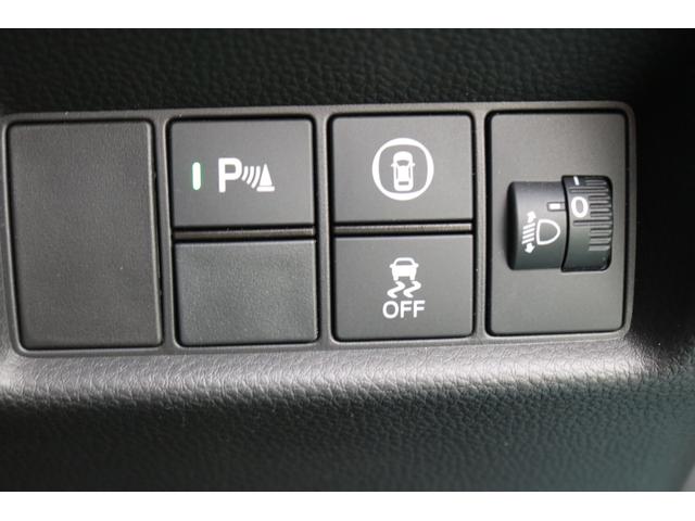 フィット ホーム　オートマチックハイビーム　衝突軽減ブレーキ　レーンキープアシスト　電動格納ドアミラー　ワンオーナー　リアカメ　ＬＥＤライト　フルセグＴＶ　ドラレコ　記録簿付　エアバッグ　スマ－トキ－　ＤＶＤ（20枚目）