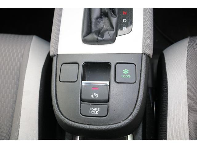 フィット e:HEVクロスター 電動格納ミラー 車線維持支援システム 衝突回避システム 1オーナー フルオートエアコン 整備記録簿 LEDランプ エアバッグ サイドエアバック 地デジ オートクルーズコントロール(22枚目)
