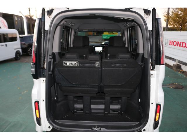 ステップワゴンスパーダ スパーダホンダセンシング LKA 助手席エアバッグ ワンオーナ- Wパワスラ 記録簿有 地デジ サイドエアバッグ LEDライト 電動格納ドアミラー 横滑り防止システム オートエアコン リアカメラ(27枚目)