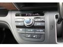 オートエアコンが装備されていますので細かい操作なしで快適温度に調整してくれます。季節の変わり目のわずらわしさはありませんね♪