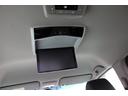 後席用モニターが装備されていますので、後席のお子様も退屈知らずですね