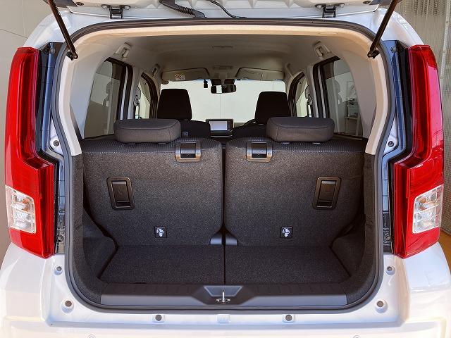 簡単な荷物が載せられるトランクルーム