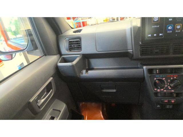 ハイゼットカーゴ ＤＸ　４ＷＤ　サポカーＳワイド適合　ディスプレイオーディオ　アクセサリーソケット　Ｐスタート　コーナーセンサー　アイドリングストップ　ステアリングスイッチ　ＵＳＢ接続端子　電動格納ミラー　キーフリー（12枚目）