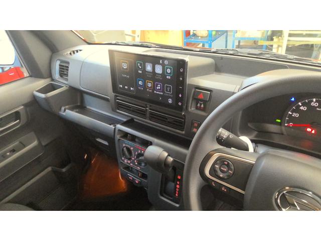 ハイゼットカーゴ ＤＸ　４ＷＤ　サポカーＳワイド適合　ディスプレイオーディオ　アクセサリーソケット　Ｐスタート　コーナーセンサー　アイドリングストップ　ステアリングスイッチ　ＵＳＢ接続端子　電動格納ミラー　キーフリー（13枚目）