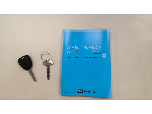 ハイゼットカーゴ ＤＸ　サポカーＳワイド適合　ラジオ　エアコン　アクセサリーソケット　コーナーセンサー　アイドリングストップ　光軸調整ダイヤル　横滑り防止機能　誤発進抑制機能　パワーウインドウ　キーレス（17枚目）