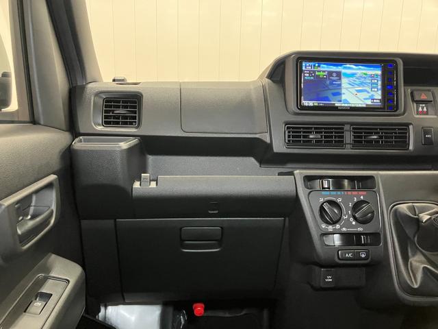 ハイゼットカーゴ DX 4WD サポカーSワイド適合 5段MTシフト ETC エアコン コーナーセンサー アイドリングストップ 光軸調整ダイヤル 横滑り防止機能 誤発進抑制機能 パワーウインドウ キーレス(12枚目)