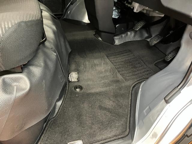 ハイゼットカーゴ DX 4WD サポカーSワイド適合 5段MTシフト ETC エアコン コーナーセンサー アイドリングストップ 光軸調整ダイヤル 横滑り防止機能 誤発進抑制機能 パワーウインドウ キーレス(23枚目)