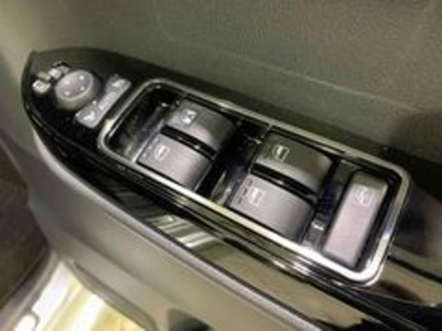 タント カスタムＸスタイルセレクション　サポカーＳワイド適合　パノラマモニター対応　ＵＳＢ接続端子　ミラクルオープンドア　ドラレコ　両側オートスライドドア　ステアリングスイッチ　シートヒーター　コーナーセンサー　電動格納ミラー　キーフリー（18枚目）