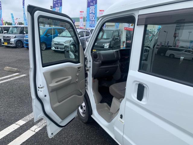 PA ハイルーフ仕様 禁煙車 集中ドアロック 最大積載量350キロ エアコン パワステ AM/FMラジオ スタッドレスタイヤ 夏タイヤ4本車載 ドリンクホルダー(15枚目)