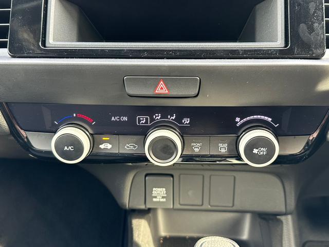 ベーシック 禁煙 1オーナー 新品ナビ取付 フルセグTV Bluetooth ETC スマートキー プッシュスタート スペアキー有 ウィンカーミラー オートライト ヘッドライトレベライザー 取説・保証書有(26枚目)
