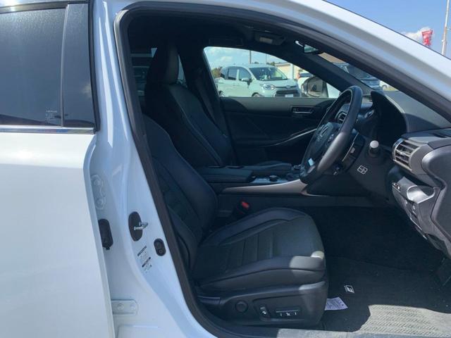 IS300h Fスポーツ TRDフルエアロ+4本出しマフラー 禁煙 1オーナー プリクラッシュセーフティ Fスポーツ専用本革スポーツシート SDナビ LDA AHB レーダークルコン フルセグTV Bluetooth バックカメラ ETC2.0 ベンチレーション(13枚目)