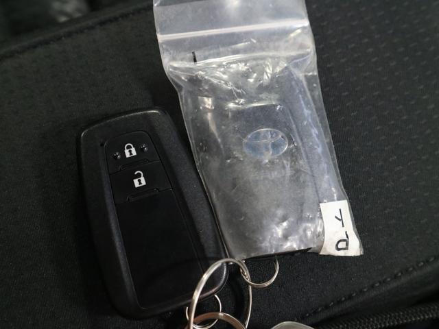S トヨタセーフティセンス 禁煙 1オーナー 9インチSDナビ フルセグTV Bluetooth バックカメラ ETC レーダークルコン LEDヘッドライト オートハイビーム 純正アルミ LDA スマートキー プッシュスタート(41枚目)