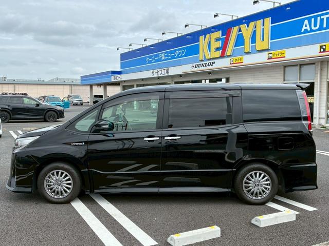 ノア ハイブリッドＳｉ　ダブルバイビー　禁煙　後席モニター　純正ナビ　バックカメラ　衝突軽減システム　クルーズコントロール　ハーフレザーシート　シートヒーター　ＥＴＣ　フルセグ　Ｂｌｕｅｔｏｏｔｈ　オートハイビーム　両側電動スライドドア（10枚目）