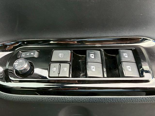 ノア ハイブリッドＳｉ　ダブルバイビー　禁煙　後席モニター　純正ナビ　バックカメラ　衝突軽減システム　クルーズコントロール　ハーフレザーシート　シートヒーター　ＥＴＣ　フルセグ　Ｂｌｕｅｔｏｏｔｈ　オートハイビーム　両側電動スライドドア（21枚目）