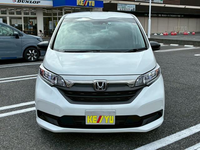 フリード Ｇブラックスタイル　買取直販車　禁煙　６人乗り　ワンオーナー　純正９インチナビ　バックカメラ　フルセグ　Ｂｌｕｅｔｏｏｔｈ　レザー調シートカバー　ホンダセンシング　シートヒーター　両側電動スライドドア　ＥＴＣ　ドラレコ（5枚目）