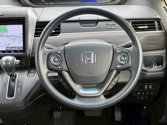 フリード Ｇブラックスタイル　買取直販車　禁煙　６人乗り　ワンオーナー　純正９インチナビ　バックカメラ　フルセグ　Ｂｌｕｅｔｏｏｔｈ　レザー調シートカバー　ホンダセンシング　シートヒーター　両側電動スライドドア　ＥＴＣ　ドラレコ（11枚目）
