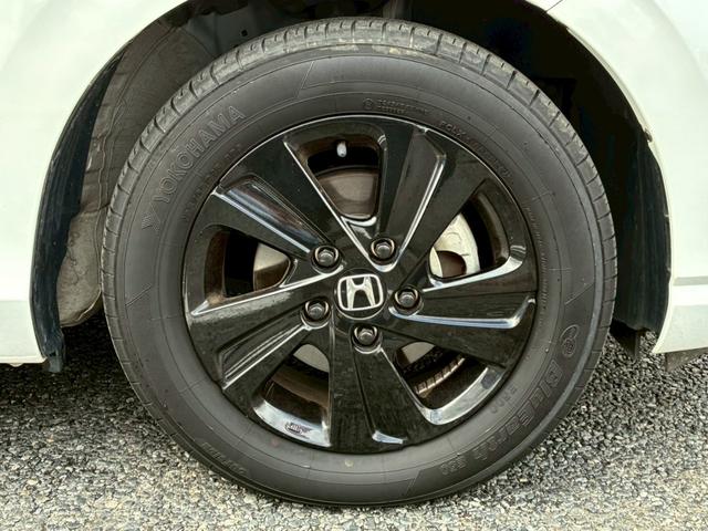 フリード Ｇブラックスタイル　買取直販車　禁煙　６人乗り　ワンオーナー　純正９インチナビ　バックカメラ　フルセグ　Ｂｌｕｅｔｏｏｔｈ　レザー調シートカバー　ホンダセンシング　シートヒーター　両側電動スライドドア　ＥＴＣ　ドラレコ（37枚目）