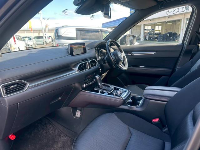 ＣＸ－８ ２５Ｓ　プロアクティブ【下取直販】【禁煙】【ＥＴＣ】　衝突被害軽減　車線逸脱警告　アダプティブクルコン　純正ナビ　ＣＤ／ＤＶＤ　フルセグ　Ｂｌｕｅｔｏｏｔｈ　ＨＵＤ　全方位カメラ　ＬＥＤライト　電動リアゲート　シート＆ステアヒーター　コーナーセンサー（16枚目）