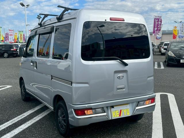 ハイゼットカーゴ ＤＸ　ＳＡＩＩＩ【下取直販】【５速ＭＴ】　衝突被害軽減　車線逸脱警告　社外９型ディスプレイオーディオ　Ｂｌｕｅｔｏｏｔｈ　カープレイ　バックカメラ　ＬＥＤライト　フォグランプ　オートハイビーム　キーレス　ＥＴＣ　オーバーヘッドコンソール（9枚目）