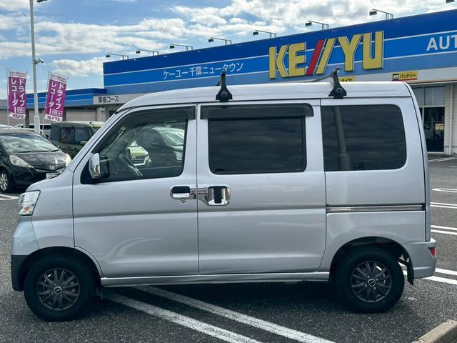 ハイゼットカーゴ ＤＸ　ＳＡＩＩＩ【下取直販】【５速ＭＴ】　衝突被害軽減　車線逸脱警告　社外９型ディスプレイオーディオ　Ｂｌｕｅｔｏｏｔｈ　カープレイ　バックカメラ　ＬＥＤライト　フォグランプ　オートハイビーム　キーレス　ＥＴＣ　オーバーヘッドコンソール（10枚目）