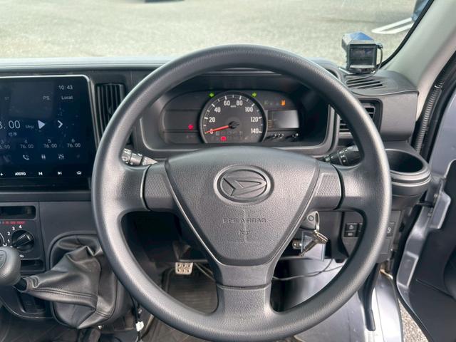 ハイゼットカーゴ ＤＸ　ＳＡＩＩＩ【下取直販】【５速ＭＴ】　衝突被害軽減　車線逸脱警告　社外９型ディスプレイオーディオ　Ｂｌｕｅｔｏｏｔｈ　カープレイ　バックカメラ　ＬＥＤライト　フォグランプ　オートハイビーム　キーレス　ＥＴＣ　オーバーヘッドコンソール（11枚目）