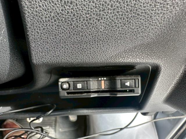 ハイゼットカーゴ ＤＸ　ＳＡＩＩＩ【下取直販】【５速ＭＴ】　衝突被害軽減　車線逸脱警告　社外９型ディスプレイオーディオ　Ｂｌｕｅｔｏｏｔｈ　カープレイ　バックカメラ　ＬＥＤライト　フォグランプ　オートハイビーム　キーレス　ＥＴＣ　オーバーヘッドコンソール（29枚目）