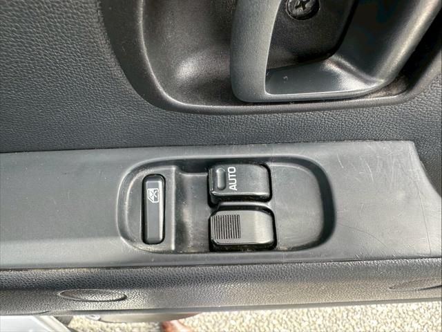 ハイゼットカーゴ ＤＸ　ＳＡＩＩＩ【下取直販】【５速ＭＴ】　衝突被害軽減　車線逸脱警告　社外９型ディスプレイオーディオ　Ｂｌｕｅｔｏｏｔｈ　カープレイ　バックカメラ　ＬＥＤライト　フォグランプ　オートハイビーム　キーレス　ＥＴＣ　オーバーヘッドコンソール（33枚目）