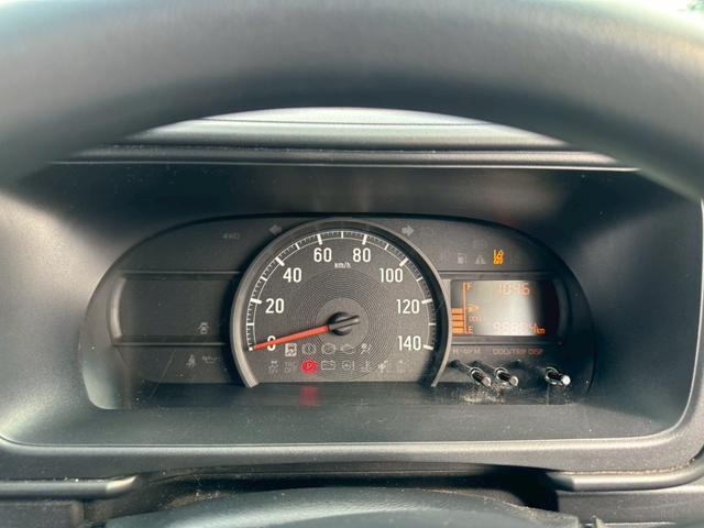 ハイゼットカーゴ ＤＸ　ＳＡＩＩＩ【下取直販】【５速ＭＴ】　衝突被害軽減　車線逸脱警告　社外９型ディスプレイオーディオ　Ｂｌｕｅｔｏｏｔｈ　カープレイ　バックカメラ　ＬＥＤライト　フォグランプ　オートハイビーム　キーレス　ＥＴＣ　オーバーヘッドコンソール（36枚目）