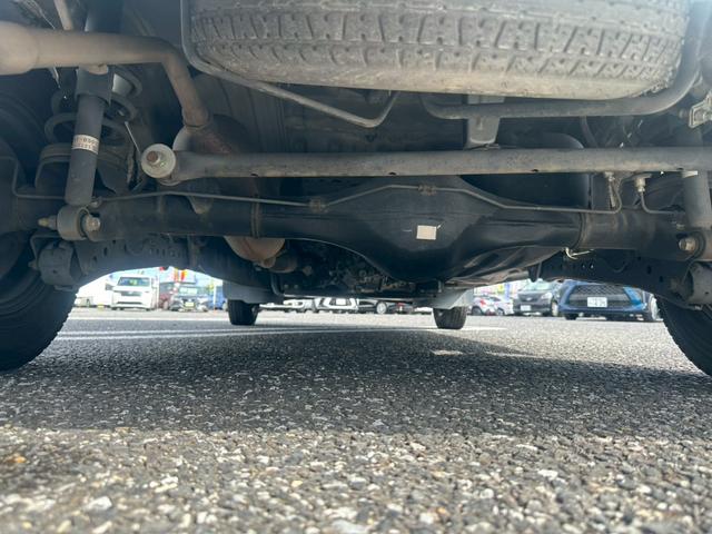 ハイゼットカーゴ ＤＸ　ＳＡＩＩＩ【下取直販】【５速ＭＴ】　衝突被害軽減　車線逸脱警告　社外９型ディスプレイオーディオ　Ｂｌｕｅｔｏｏｔｈ　カープレイ　バックカメラ　ＬＥＤライト　フォグランプ　オートハイビーム　キーレス　ＥＴＣ　オーバーヘッドコンソール（38枚目）