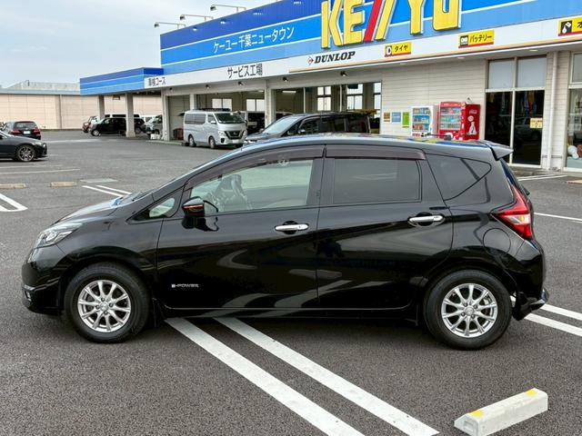 ノート e-パワー X【レンタアップ】【禁煙】 衝突被害軽減 車線逸脱警告 純正ナビ CD録音 DVD再生 フルセグ Bluetooth 全方位カメラ デジタルインナーミラー ETC LEDライト フォグ コーナーセンサー スマートキー 社外アルミ(9枚目)