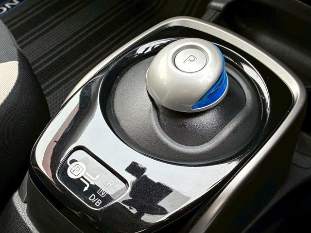 ノート e-パワー X【レンタアップ】【禁煙】 衝突被害軽減 車線逸脱警告 純正ナビ CD録音 DVD再生 フルセグ Bluetooth 全方位カメラ デジタルインナーミラー ETC LEDライト フォグ コーナーセンサー スマートキー 社外アルミ(32枚目)