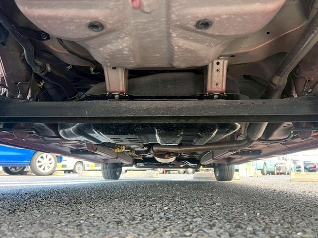 タント カスタムＲＳ　トップエディションＳＡＩＩ【ターボ】【禁煙】　衝突被害軽減　車線逸脱警告　純正８型ナビ　ＣＤ／ＤＶＤ再生　フルセグＴＶ　Ｂｌｕｅｔｏｏｔｈ　バックカメラ　ＬＥＤライト　ＥＴＣ　両側電動スライド　アイドリングストップ　ハーフレザーシート　純正アルミ（7枚目）