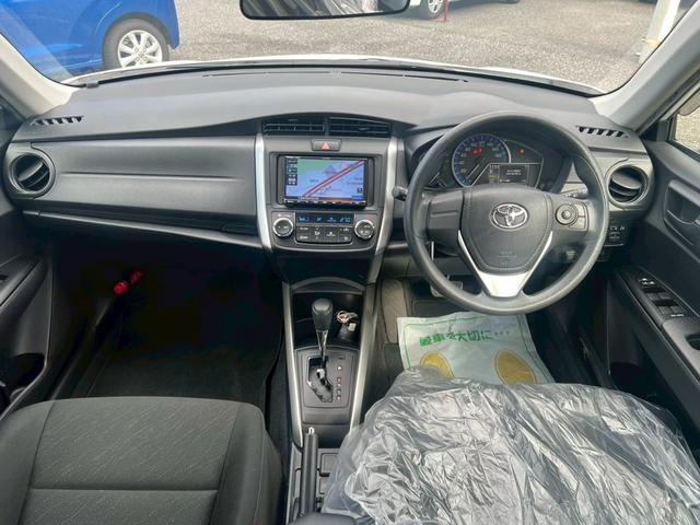 カローラフィールダー ハイブリッド　ＥＸ　衝突被害軽減　車線逸脱警告　社外ナビ　Ｂｌｕｅｔｏｏｔｈ　バックカメラ　コーナーセンサー　スマートキー　プッシュスタート　ＥＴＣ　電動格納ミラー　ウィンカーミラー　８エアバック　オートＡ／Ｃ　禁煙（3枚目）